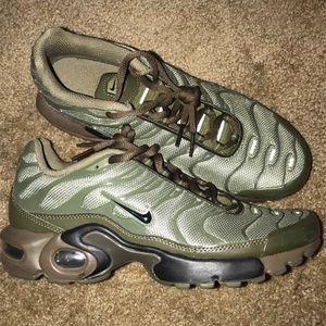air max plus olive cargo